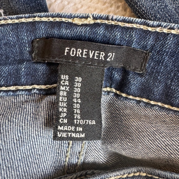 Forever 21 size 30 distressed straight skinny jean - Picture 4 of 7